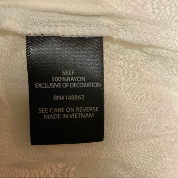 Torrid Flutter Sleeve Top Embroidered Tassel Ties Size 4 - Picture 8 of 9